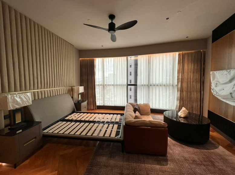 2 bedrooms — 4