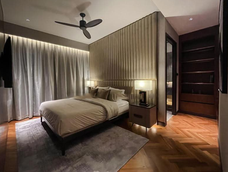 10+2 bedrooms — 4