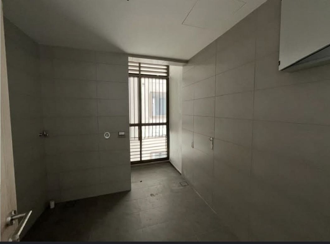 3 bedrooms — 8