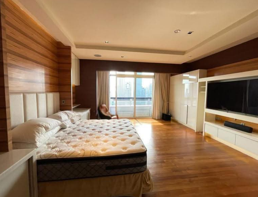 4+1 bedrooms — 6