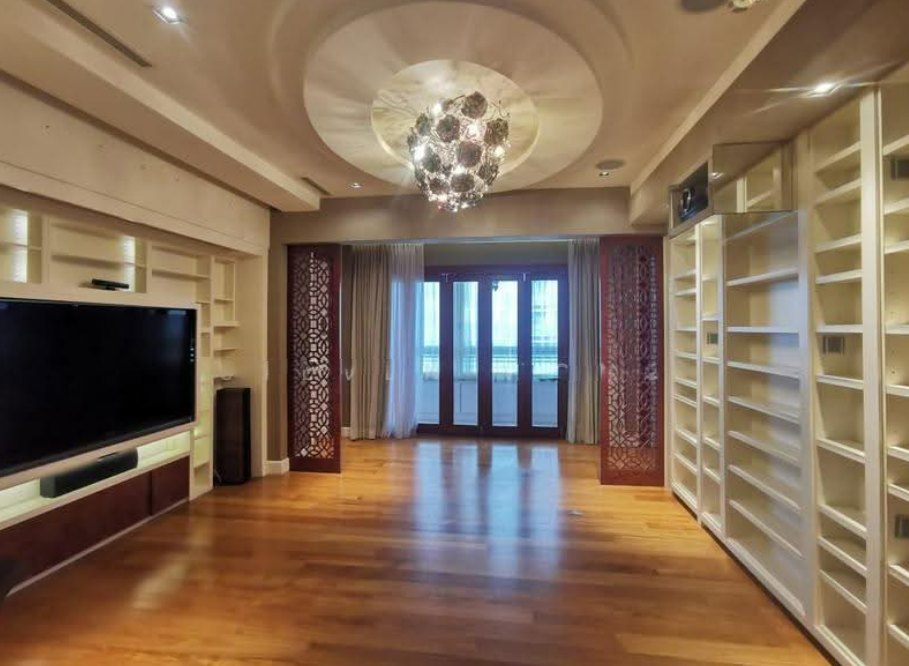 4+1 bedrooms — 4