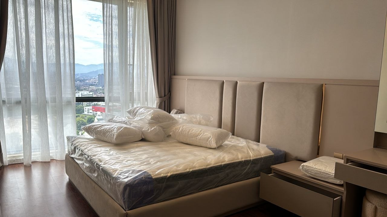 2 bedrooms — 4