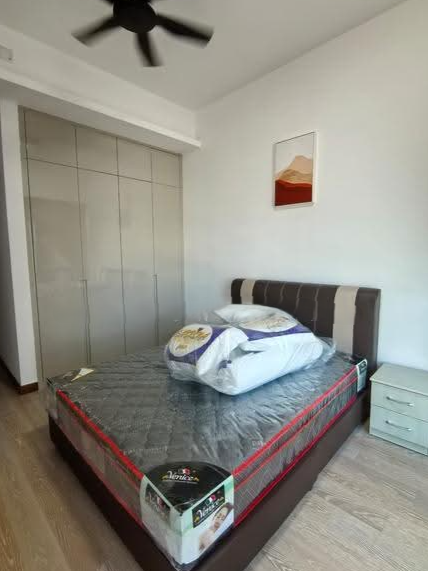 2 bedrooms — 4