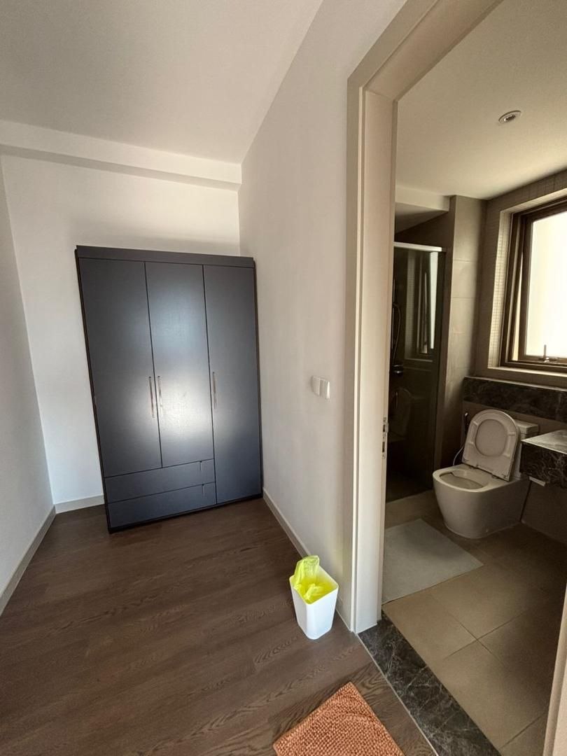 2 bedrooms — 6