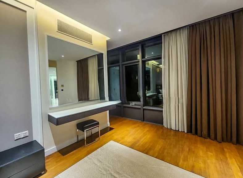 3+1 bedrooms — 8
